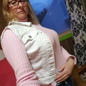 Cute White Denim Vest with Embroidery